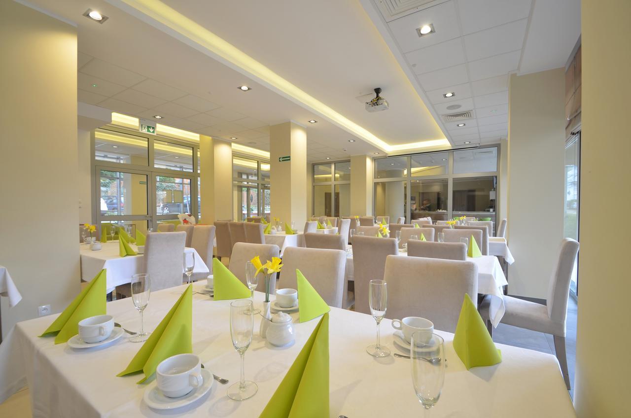 Hotel Zorza Колобжег Екстериор снимка